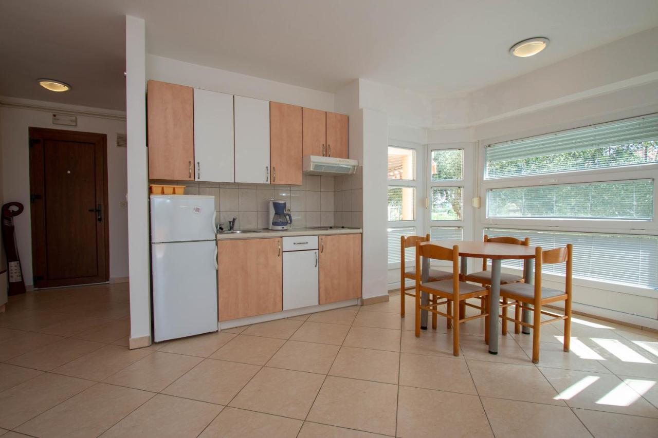 Apartments Matas ซูโกชัน ภายนอก รูปภาพ