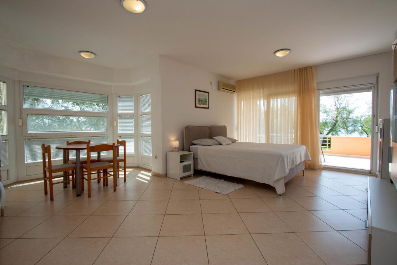 Apartments Matas ซูโกชัน ภายนอก รูปภาพ