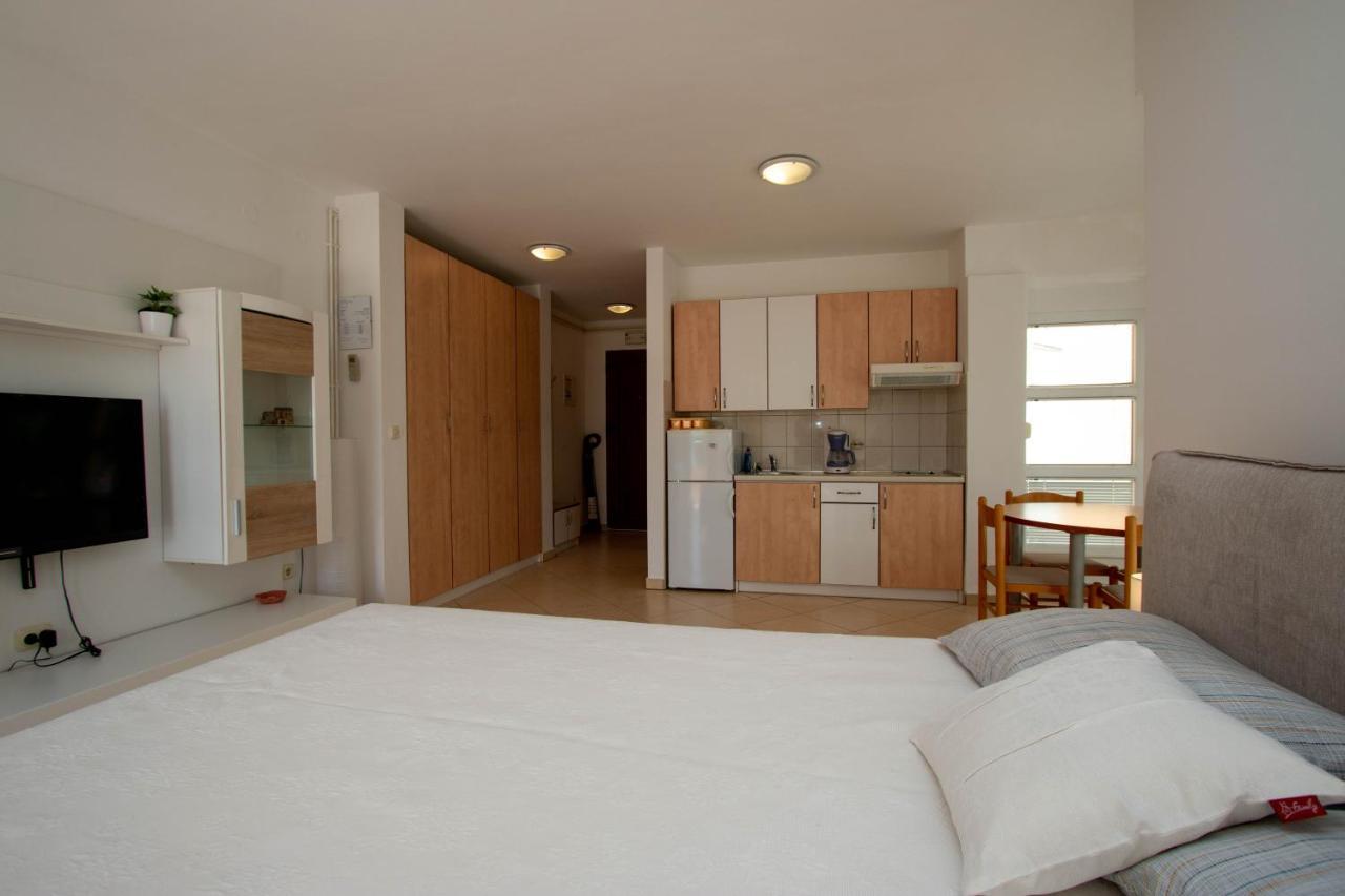 Apartments Matas ซูโกชัน ภายนอก รูปภาพ