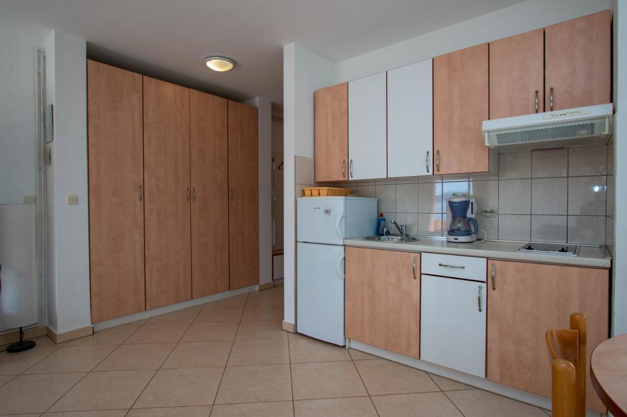 Apartments Matas ซูโกชัน ภายนอก รูปภาพ