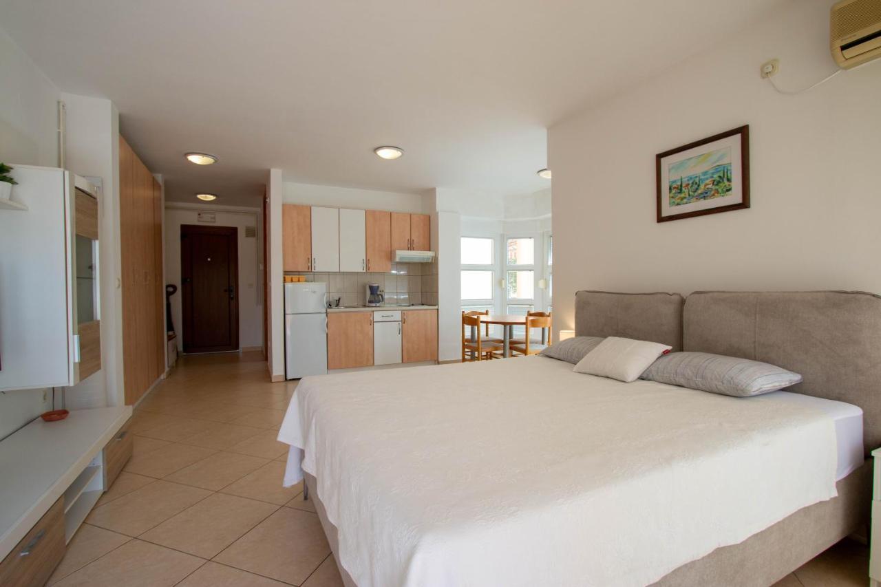 Apartments Matas ซูโกชัน ภายนอก รูปภาพ