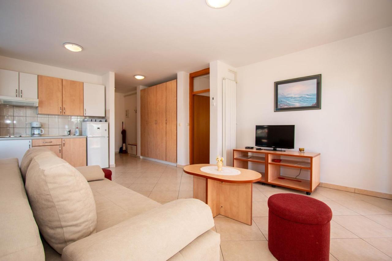 Apartments Matas ซูโกชัน ภายนอก รูปภาพ