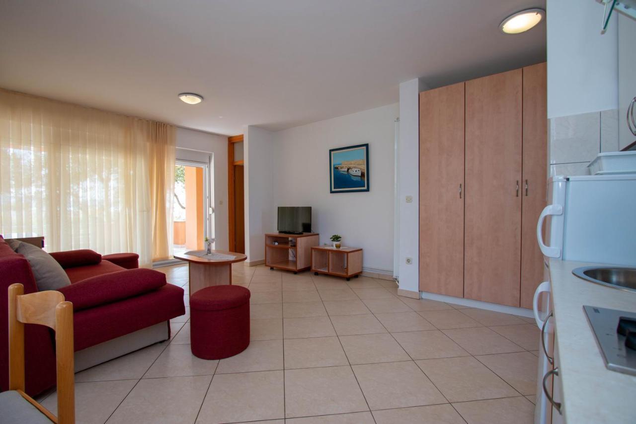 Apartments Matas ซูโกชัน ภายนอก รูปภาพ