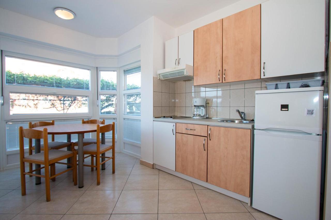 Apartments Matas ซูโกชัน ภายนอก รูปภาพ