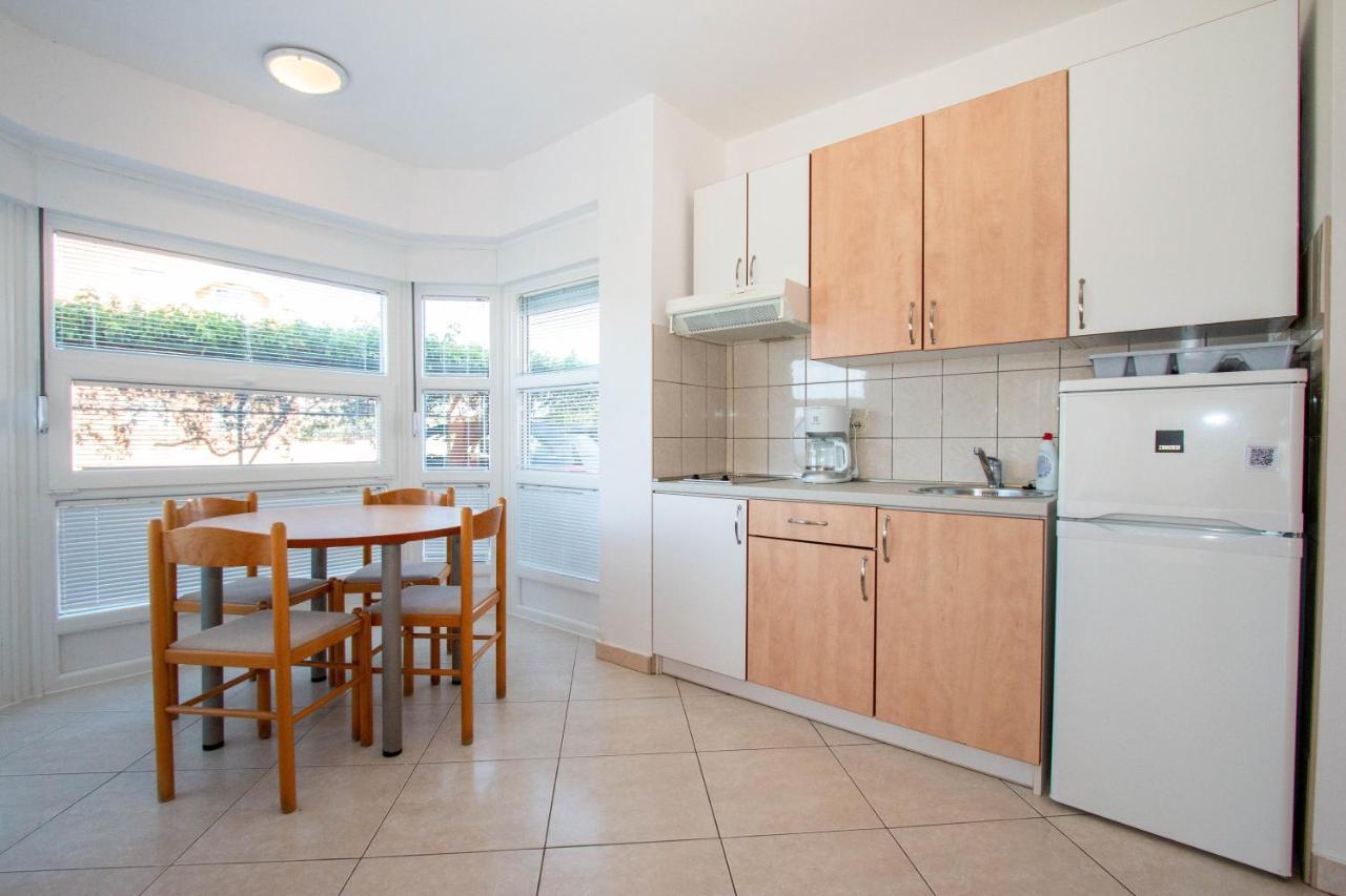 Apartments Matas ซูโกชัน ภายนอก รูปภาพ