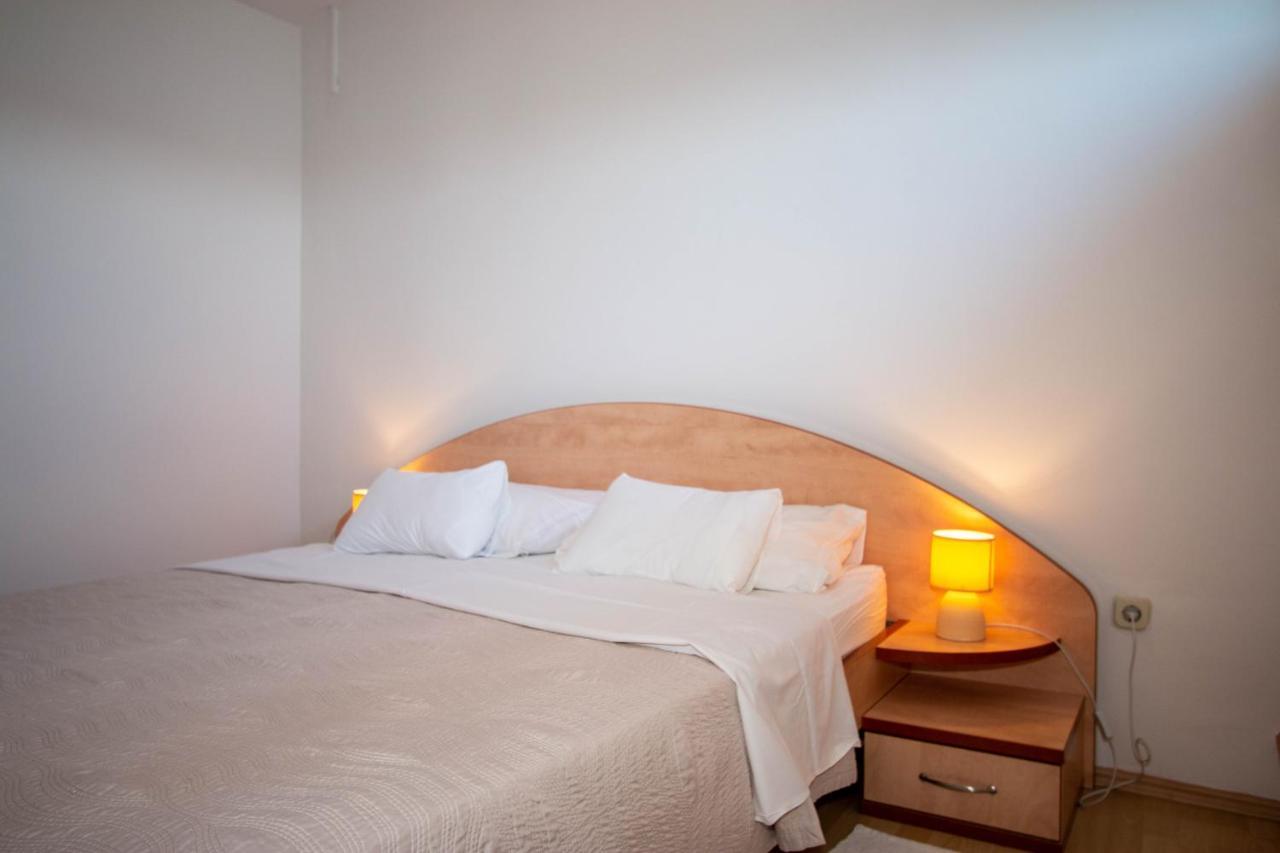 Apartments Matas ซูโกชัน ภายนอก รูปภาพ