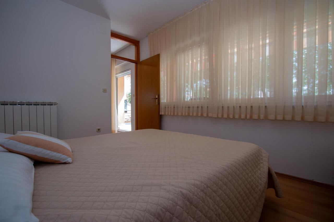 Apartments Matas ซูโกชัน ภายนอก รูปภาพ