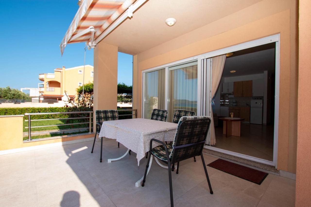 Apartments Matas ซูโกชัน ภายนอก รูปภาพ