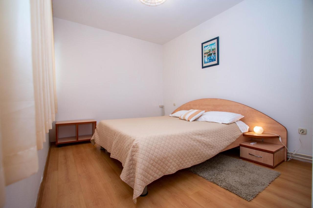Apartments Matas ซูโกชัน ภายนอก รูปภาพ