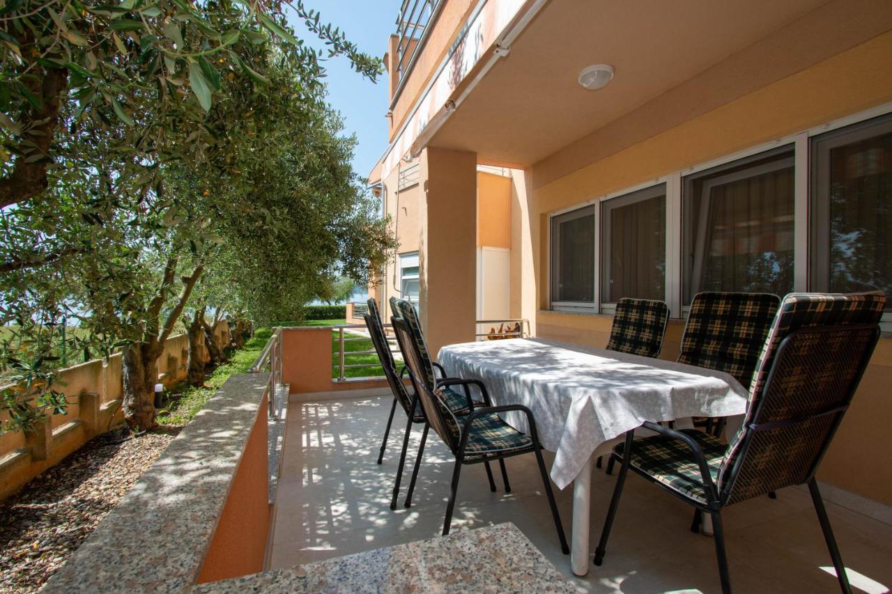 Apartments Matas ซูโกชัน ภายนอก รูปภาพ
