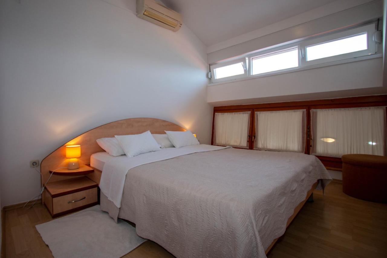 Apartments Matas ซูโกชัน ภายนอก รูปภาพ